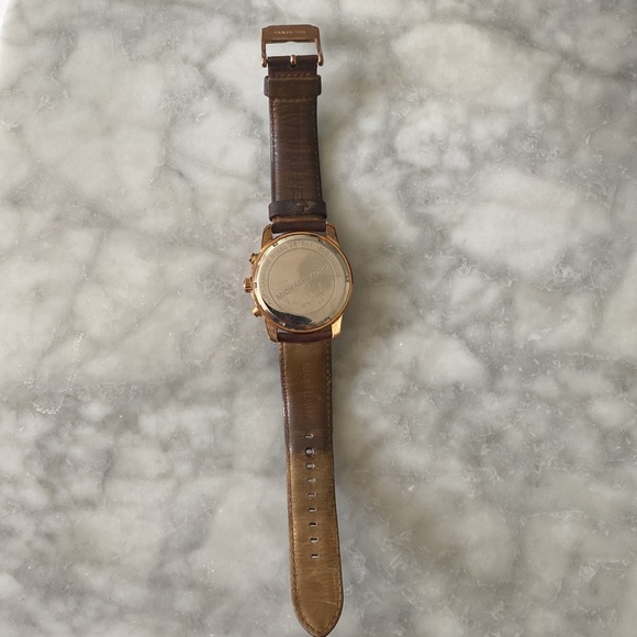 Michael Kors Rose Gold and Leather Watch - Picture 4 of 5